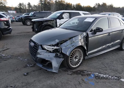 2017 Audi A3 2.0T Premium z USA, uszkodzony, nr VIN WAUJ8GFF1H1006197